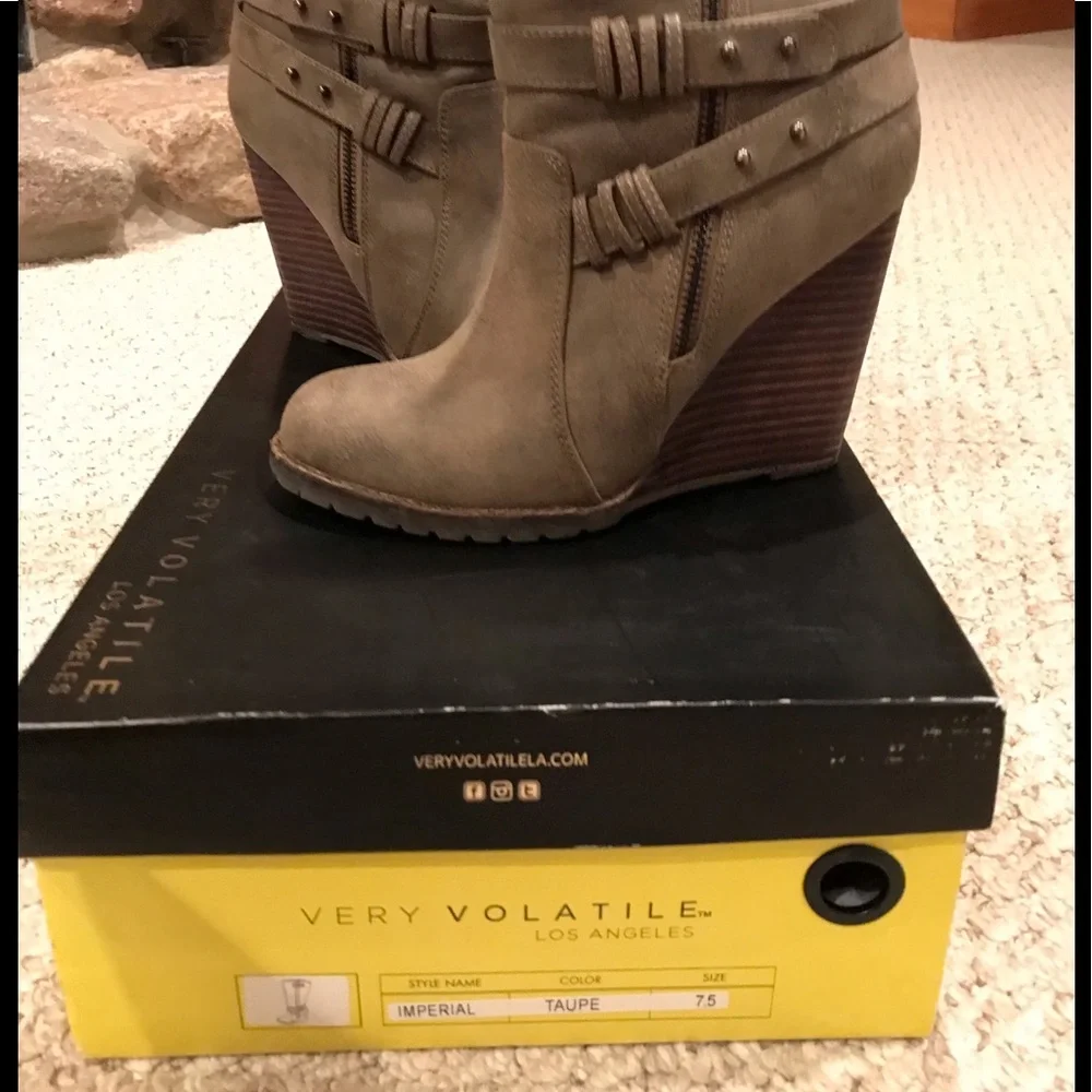 Very Volatile Women’s Wedge Boots - Picture 9 of 10